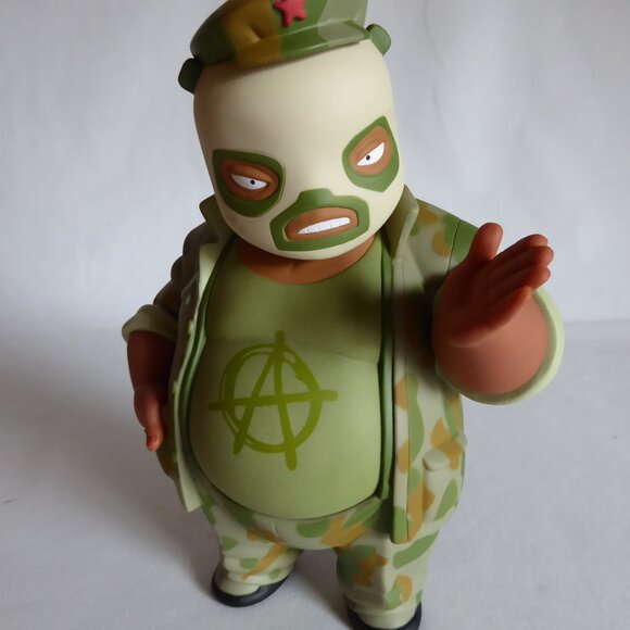 NEW 2007 MUTTPOP LUCHA LIBRE EL PANDA CAMO ED. FRANK KOZIK SIGNED DESIGNER VINYL - Picture 3 of 16